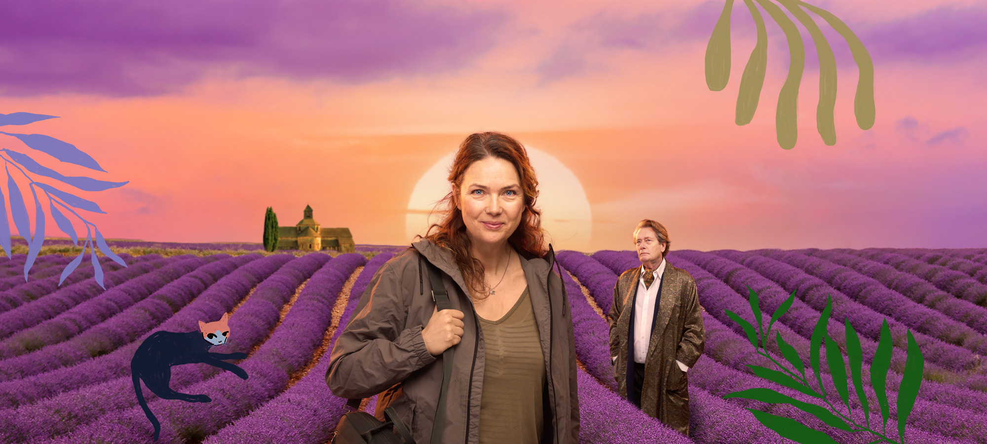 Agneta står med sin resväska ute på ett lavendelfält i Frankrike